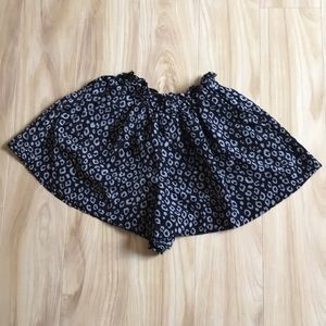 Black leopard print shorts size M
